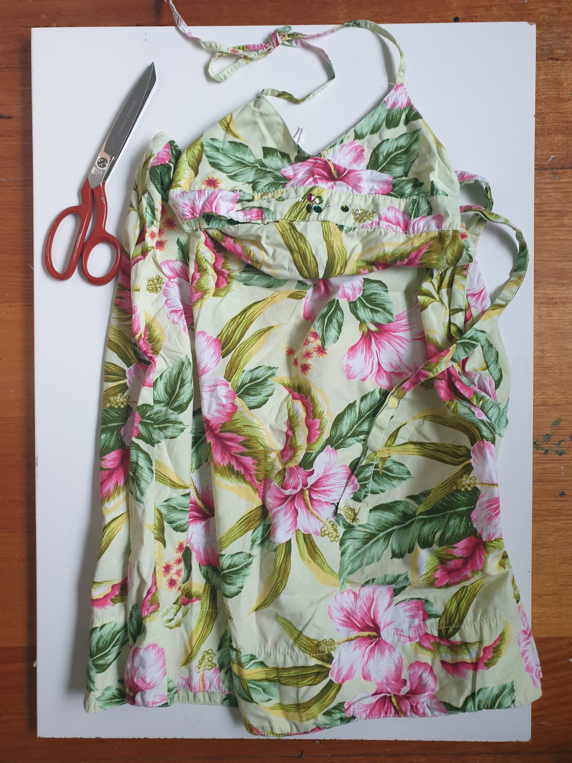 Eco friendly wheat bag made with upcycled fabric 'Old Fashioned Roses' - Image 6